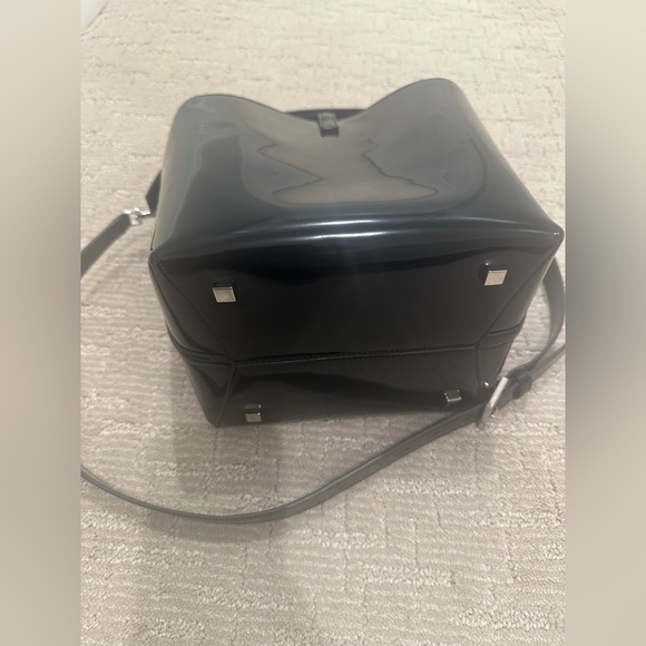 SANIT LAURENT BUCKET Elegant Black Women's Bag - Picture 14 of 16